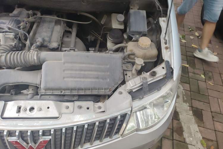 Used Wuling Hongguang 2010 1.2L Standard Version China IV Engine Bay Left