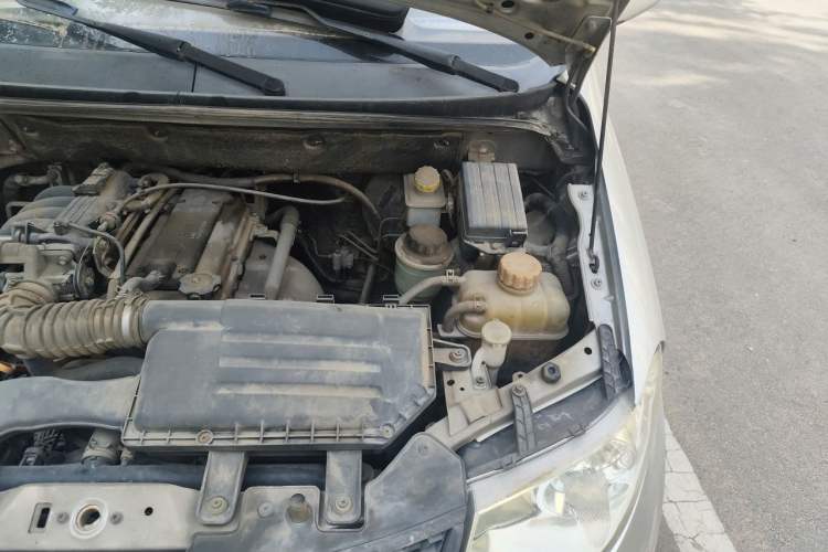 Used Wuling Hongguang 2010 1.2L Practical Version China IV Engine Bay Left