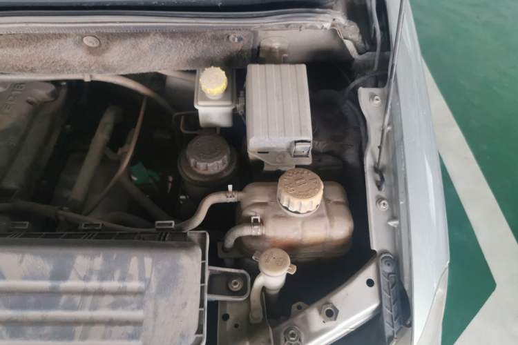 Used Wuling Hongguang 2010 1.4L Standard Version Engine Bay Left