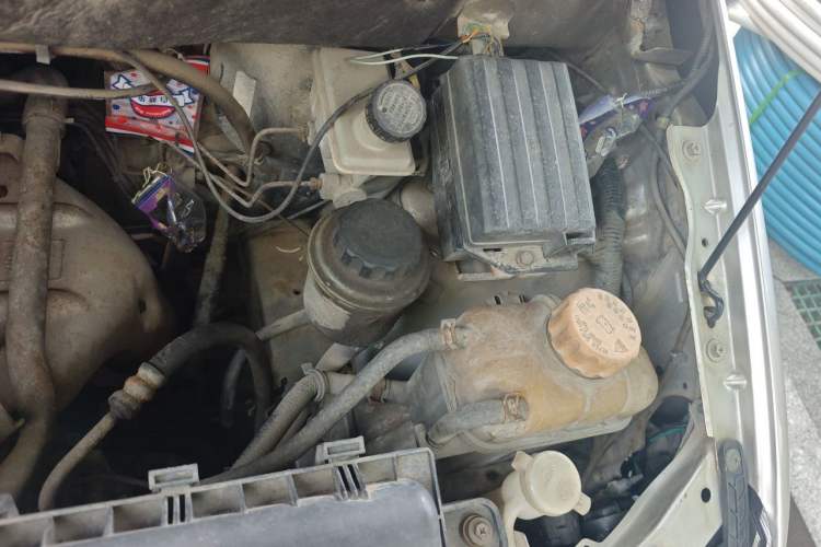 Used Wuling Hongguang 2010 1.2L Comfort Edition China IV Engine Bay Left