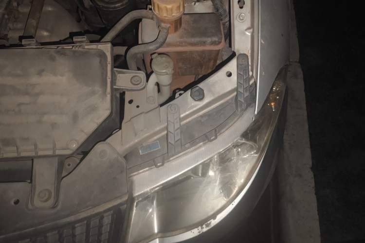 Used Wuling Hongguang 2010 1.2L Standard Version China IV Engine Bay Left