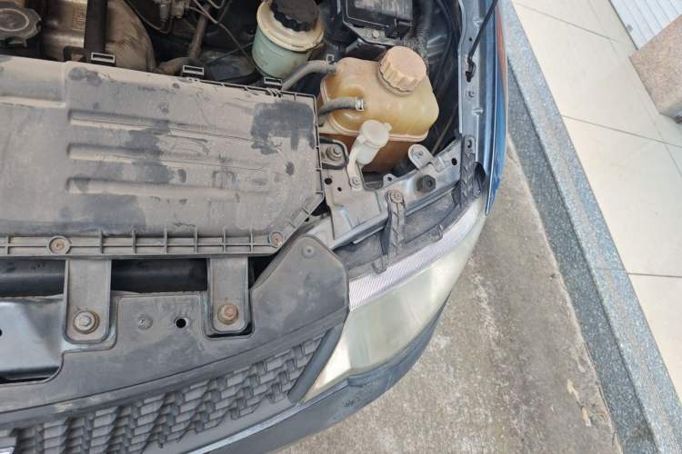 Used Wuling Hongguang 2010 1.2L Base Version China IV Standard Engine Bay Left