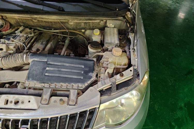 Used Wuling Hongguang 2010 1.2L Standard Version China IV Engine Bay Left
