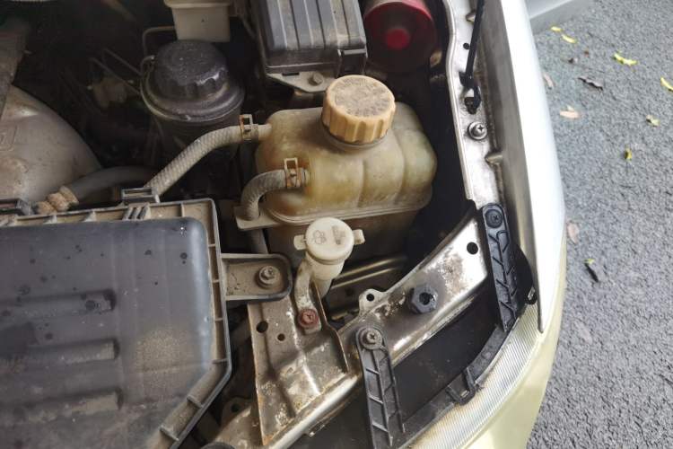 Used Wuling Hongguang 2010 1.2L Base Version China IV Standard Engine Bay Left