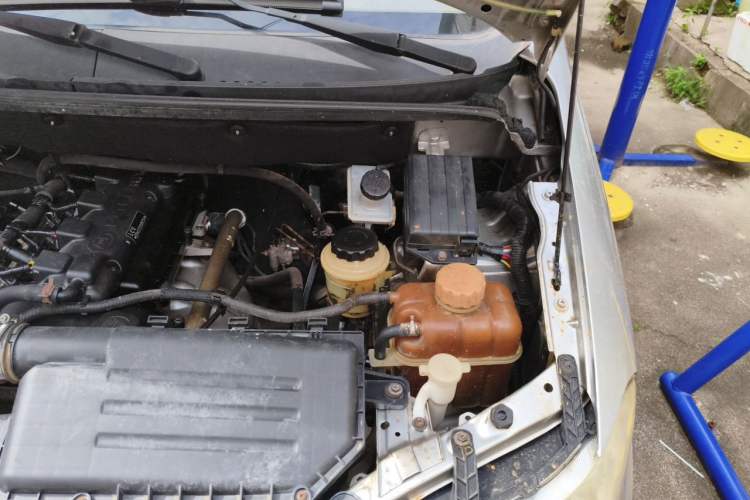 Used Wuling Hongguang 2010 1.4L Base Version Engine Bay Left