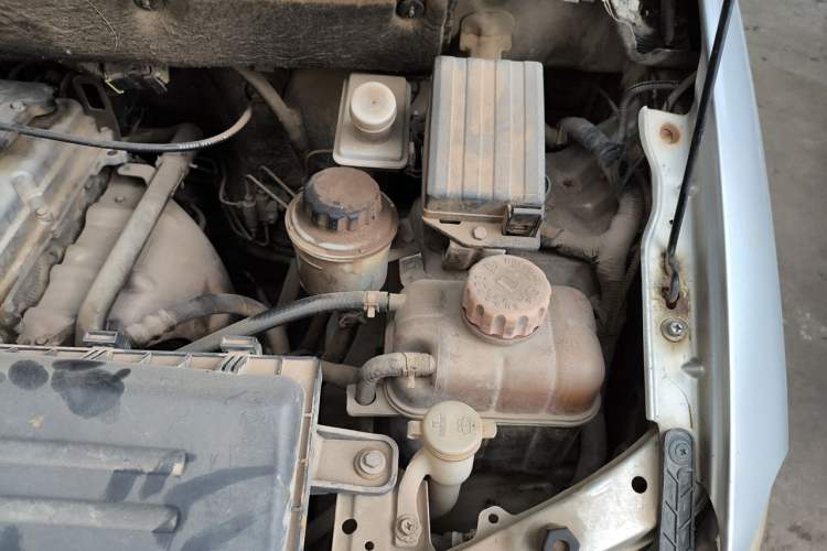 Used Wuling Hongguang 2010 1.2L Practical Version China IV Engine Bay Left