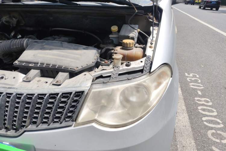 Used Wuling Hongguang 2010 1.4L Comfort Version Engine Bay Left