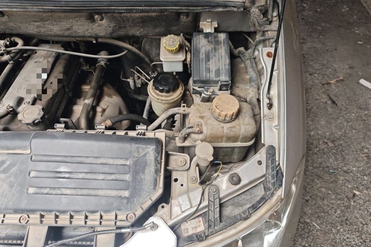 Used Wuling Hongguang 2010 1.2L Base Version China IV Standard Engine Bay Left