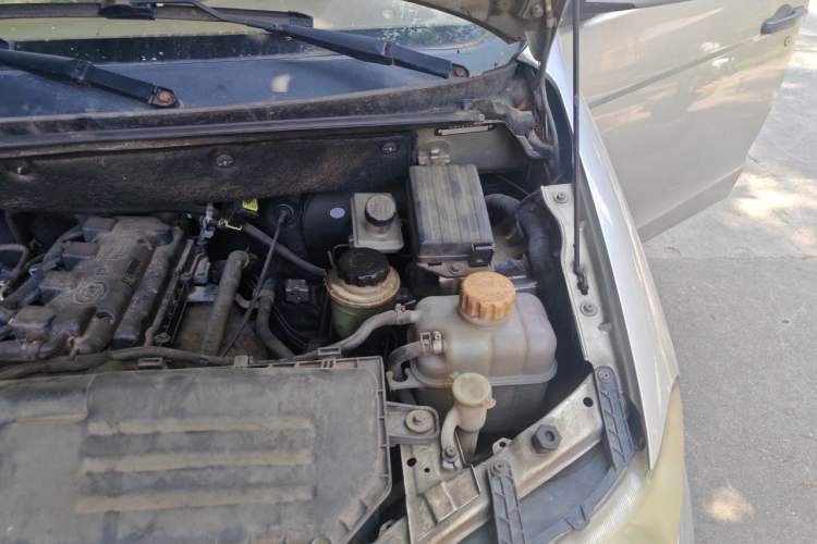 Used Wuling Hongguang 2010 1.4L Standard Version Engine Bay Left