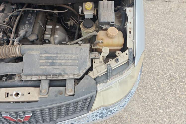 Used Wuling Hongguang 2010 1.2L Base Version China IV Standard Engine Bay Left