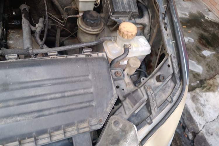 Used Wuling Hongguang 2010 1.4L Practical Version Engine Bay Left
