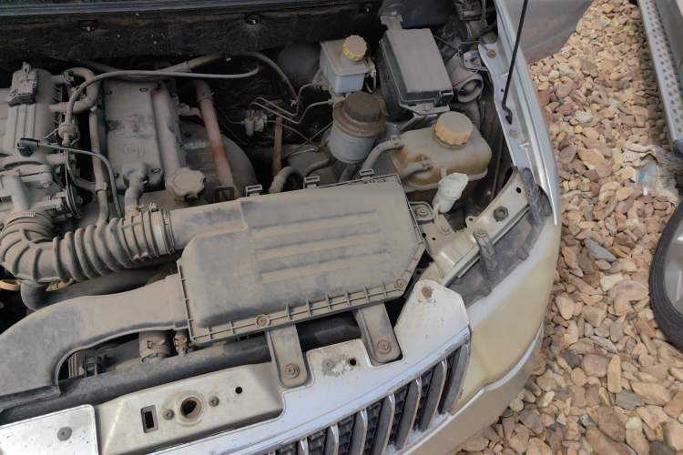 Used Wuling Hongguang 2010 1.2L Standard Version China IV Engine Bay Left