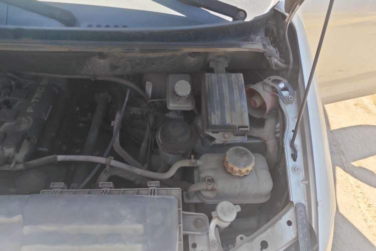 Used Wuling Hongguang 2010 1.4L Standard Version Engine Bay Left