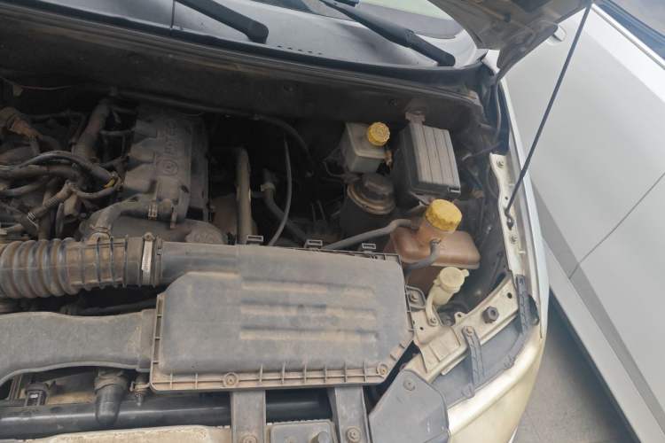 Used Wuling Hongguang 2010 1.4L Base Version Engine Bay Left