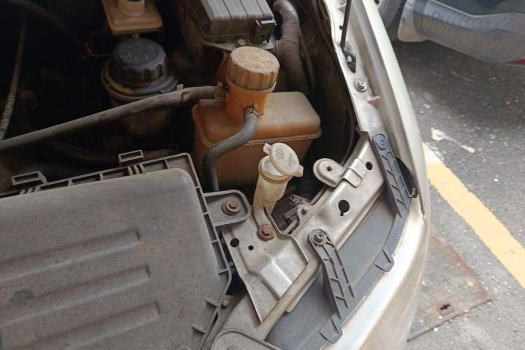 Used Wuling Hongguang 2010 1.4L Luxury Model Engine Bay Left