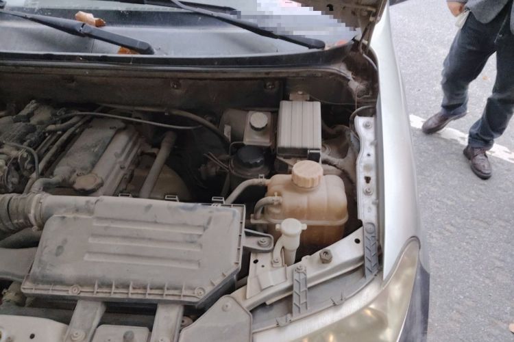 Used Wuling Hongguang 2010 1.2L Base Version China IV Standard Engine Bay Left