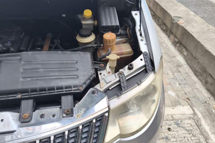 Used Wuling Hongguang 2010 1.4L Luxury Model Engine Bay Left