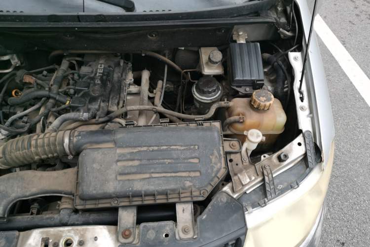 Used Wuling Hongguang 2010 1.4L Standard Version Engine Bay Left