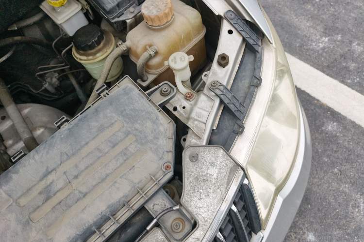 Used Wuling Hongguang 2010 1.2L Base Version China IV Standard Engine Bay Left