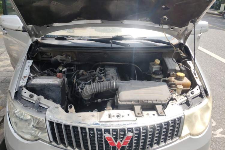 Used Wuling Hongguang 2010 1.4L Comfort Version Engine Bay