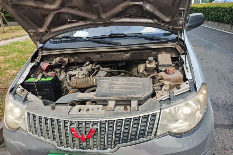 Used Wuling Hongguang 2010 1.2L Base Version China IV Standard Engine Bay
