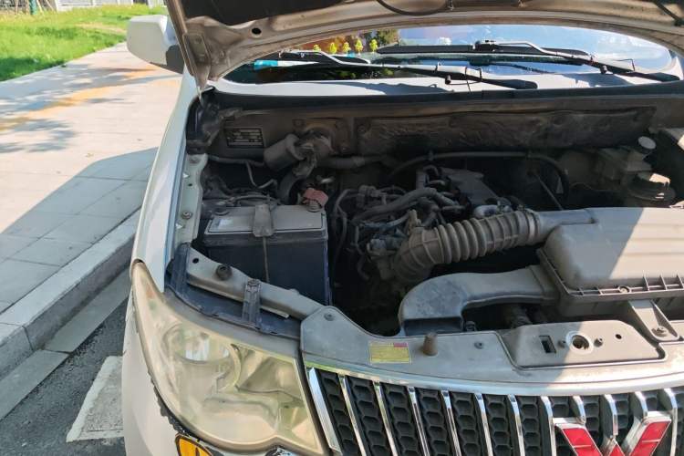 Used Wuling Hongguang 2010 1.4L Comfort Version Engine Bay Right
