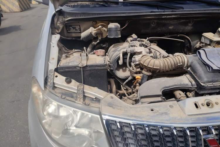 Used Wuling Hongguang 2010 1.2L Standard Version China IV Engine Bay Right