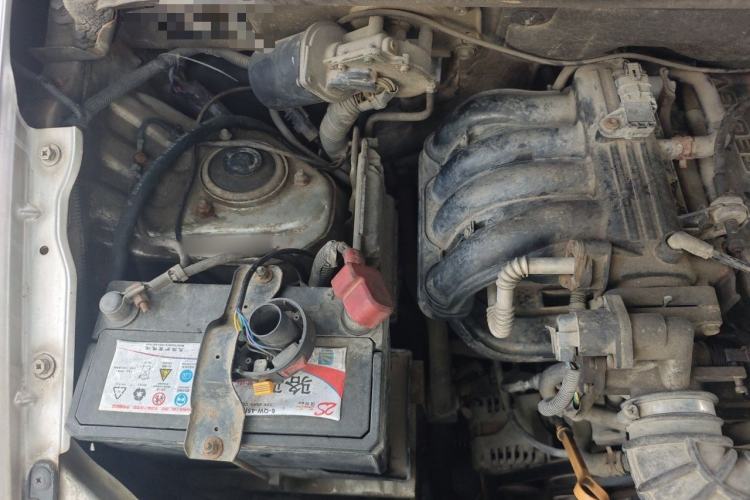 Used Wuling Hongguang 2010 1.2L Comfort Edition China IV Engine Bay Right