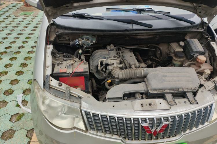 Used Wuling Hongguang 2010 1.2L Comfort Edition China IV Engine Bay Right