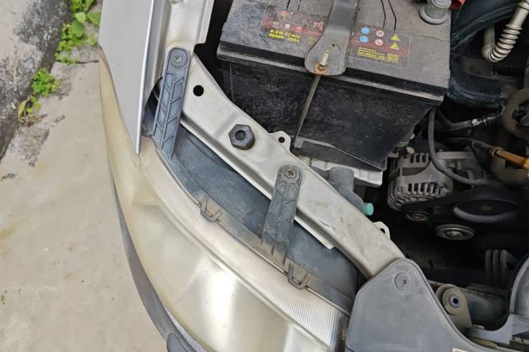 Used Wuling Hongguang 2010 1.2L Base Version China IV Standard Engine Bay Right