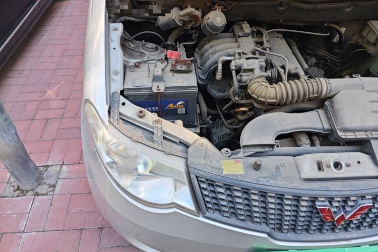 Used Wuling Hongguang 2010 1.2L Base Version China IV Standard Engine Bay Right