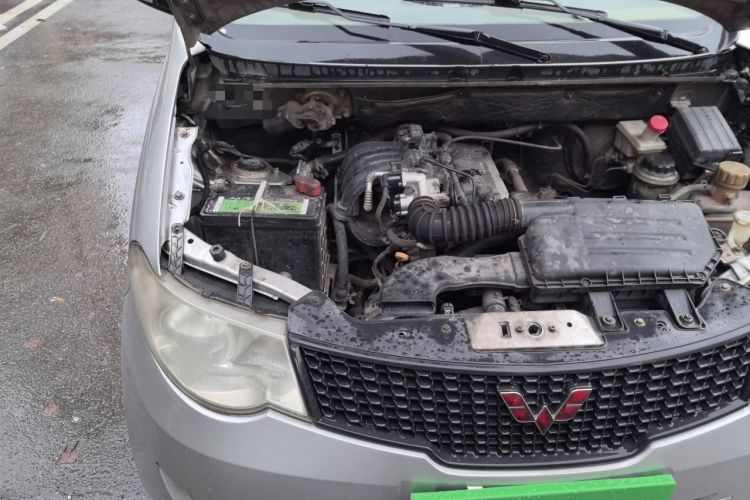 Used Wuling Hongguang 2010 1.2L Comfort Edition China IV Engine Bay Right