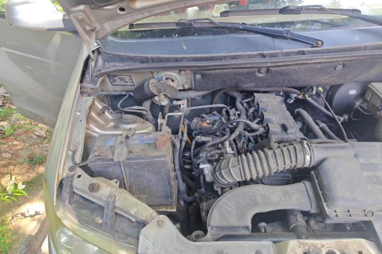 Used Wuling Hongguang 2010 1.4L Standard Version Engine Bay Right