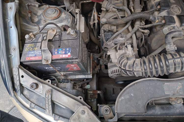 Used Wuling Hongguang 2010 1.4L Practical Version Engine Bay Right