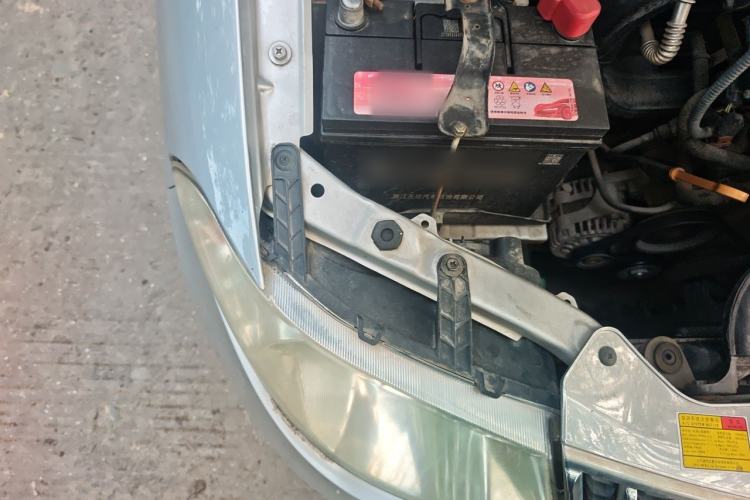 Used Wuling Hongguang 2010 1.2L Comfort Edition China IV Engine Bay Right