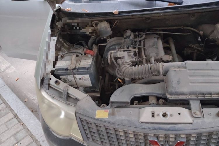 Used Wuling Hongguang 2010 1.2L Base Version China IV Standard Engine Bay Right