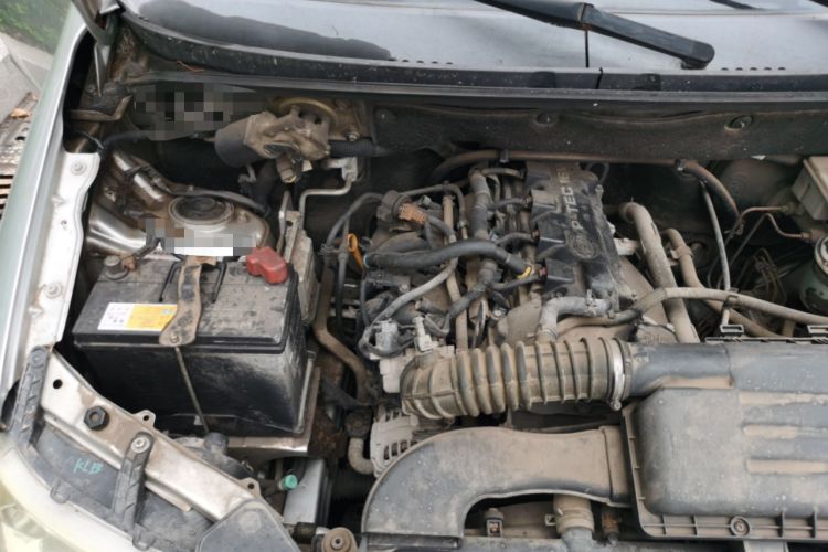 Used Wuling Hongguang 2010 1.4L Standard Version Engine Bay Right