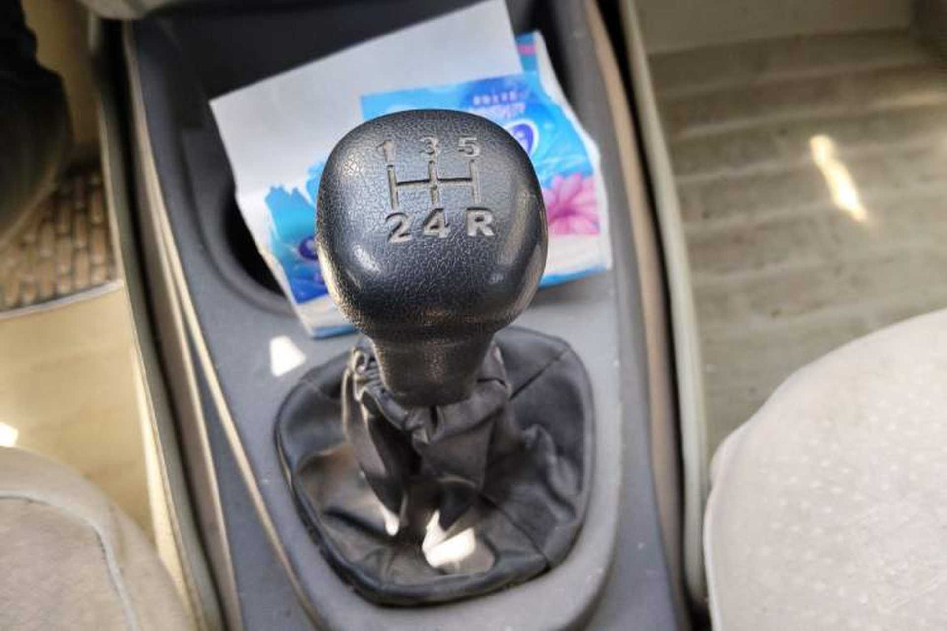 Used Wuling Hongguang 2010 1.2L Base Version China IV Standard Gear Lever