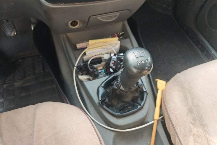 Used Wuling Hongguang 2010 1.2L Base Version China IV Standard Gear Lever
