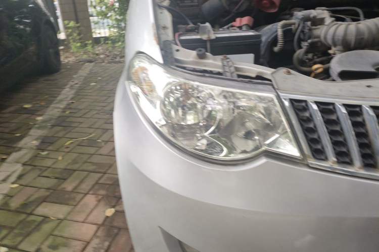 Used Wuling Hongguang 2010 1.2L Standard Version China IV Right Front Headlight