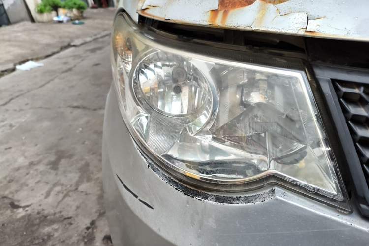 Used Wuling Hongguang 2010 1.2L Practical Version China IV Right Front Headlight