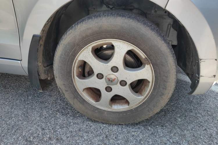 Used Wuling Hongguang 2010 1.2L Standard Version China IV Right Front Wheel Hub