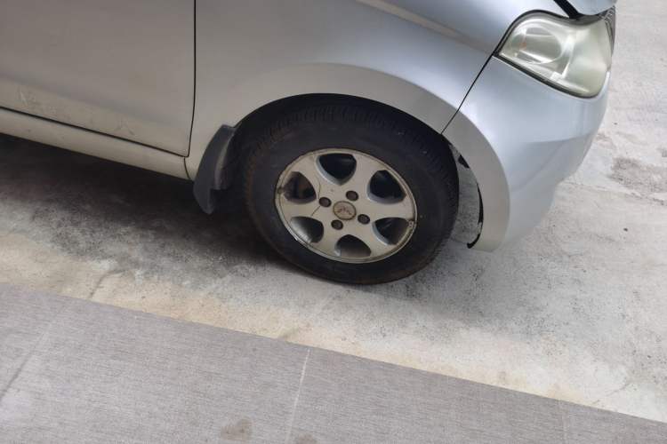 Used Wuling Hongguang 2010 1.4L Comfort Version Right Front Wheel Hub