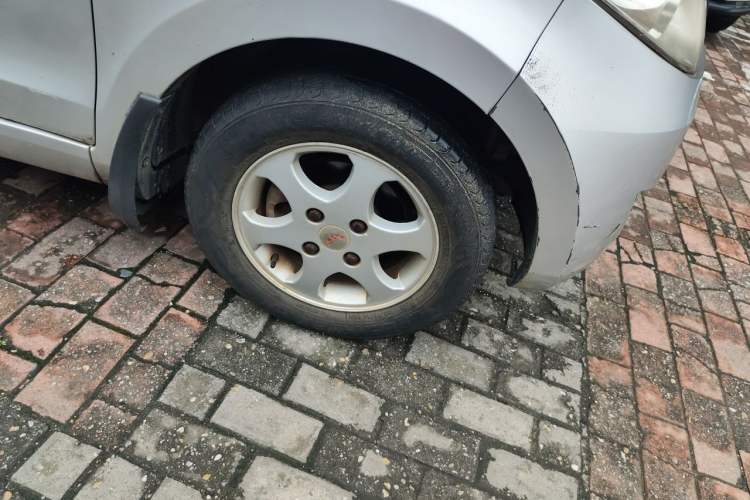 Used Wuling Hongguang 2010 1.2L Standard Version China IV Right Front Wheel Hub