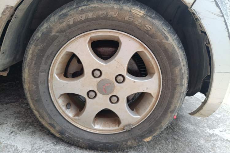 Used Wuling Hongguang 2010 1.2L Standard Version China IV Right Front Wheel Hub