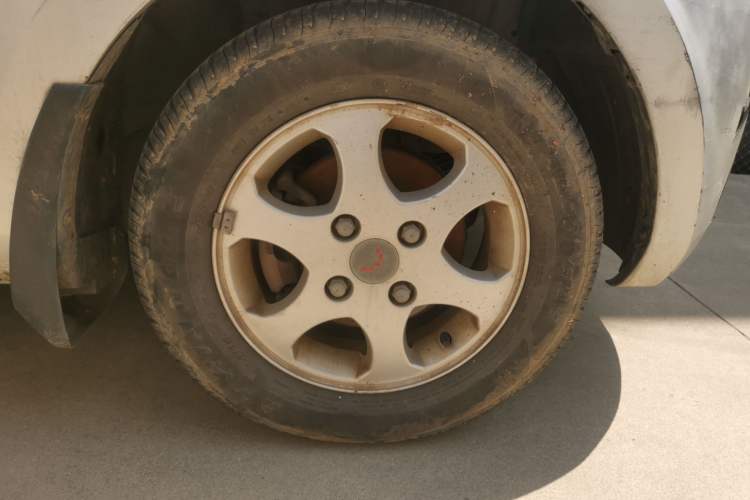 Used Wuling Hongguang 2010 1.2L Standard Version China IV Right Front Wheel Hub