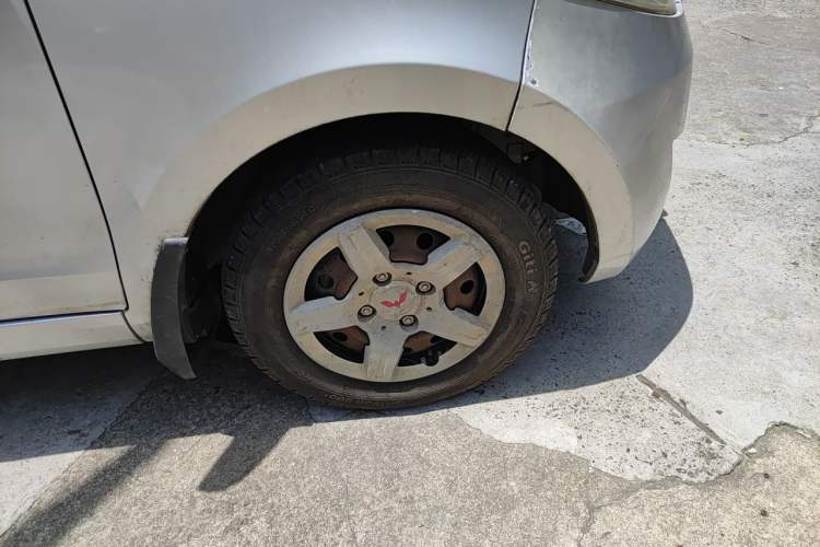 Used Wuling Hongguang 2010 1.2L Base Version China IV Standard Right Front Wheel Hub