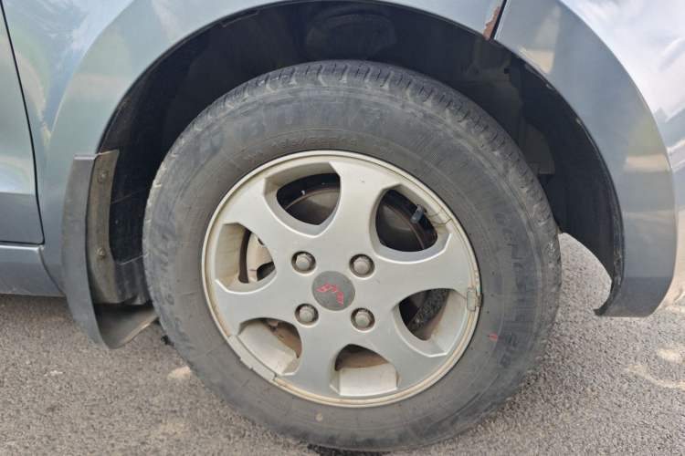 Used Wuling Hongguang 2010 1.4L Luxury Model Right Front Wheel Hub