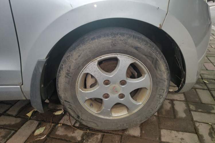 Used Wuling Hongguang 2010 1.2L Standard Version China IV Right Front Wheel Hub