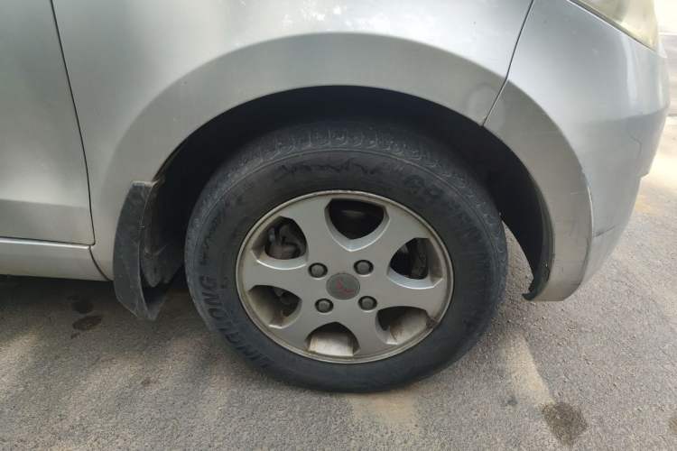 Used Wuling Hongguang 2010 1.2L Practical Version China IV Right Front Wheel Hub